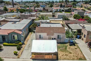 2056 W 67th St, Los Angeles, CA 90047 - Photo 2