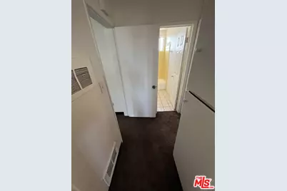 9111 S Baring Cross St, Los Angeles, CA 90044 - Photo 22