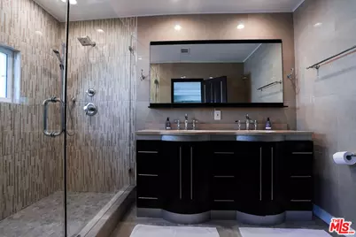 7796 Skyhill Dr, Los Angeles, CA 90068 - Photo 18