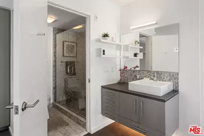 7062 Hawthorn Ave #203, Los Angeles, CA 90028 - Photo 14