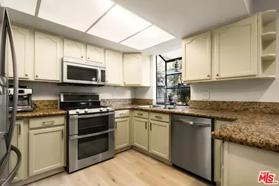 4658 Don Lorenzo Dr #E, Los Angeles, CA 90008 - Photo 10