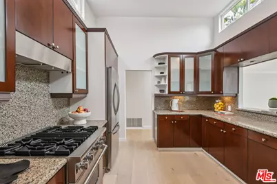 8715 Sunset Plaza Ter, Los Angeles, CA 90069 - Photo 10