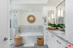 13600 Marina Pointe Dr, Marina del Rey, CA 90292 - Photo 12