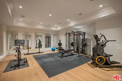 22 Oakmont Dr, Los Angeles, CA 90049 - Photo 16