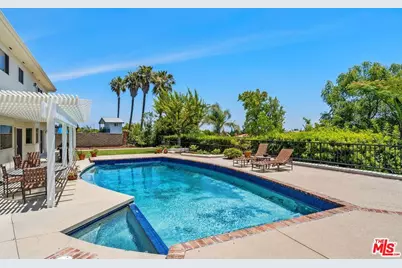 2720 Aqua Verde Cir, Los Angeles, CA 90077 - Photo 28