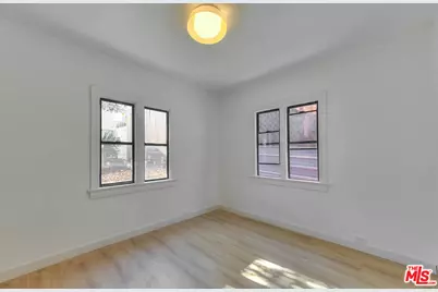 1361 Keniston Ave, Los Angeles, CA 90019 - Photo 24