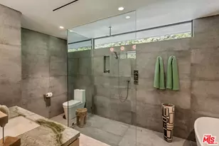 1087 Moraga Dr, Los Angeles, CA 90049 - Photo 18