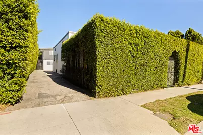 358 N San Vicente Blvd, West Hollywood, CA 90048 - Photo 2