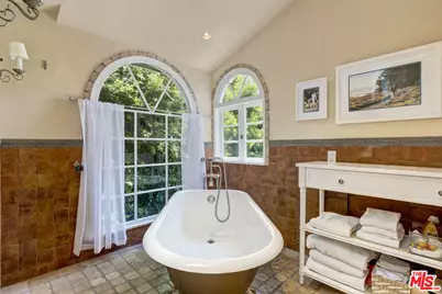 1519 Schuyler Rd, Los Angeles, CA 90210 - Photo 18