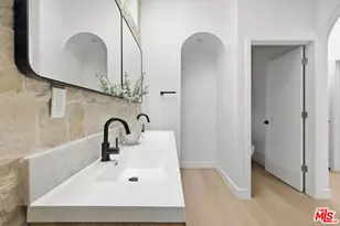 3926 S Ridgeley Dr, Los Angeles, CA 90008 - Photo 56