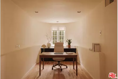 8233 Roxbury Rd, Los Angeles, CA 90069 - Photo 14