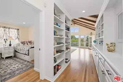 12052 Laurel Terrace Dr, Studio City, CA 91604 - Photo 18