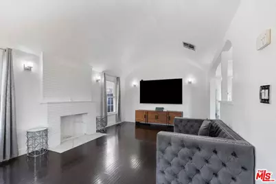 2137 W 84th Pl, Los Angeles, CA 90047 - Photo 6