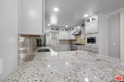 1043 S Victoria Ave, Los Angeles, CA 90019 - Photo 14
