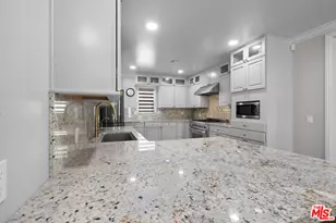 1043 S Victoria Ave, Los Angeles, CA 90019 - Photo 14