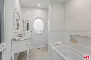 8045 Rayford Dr, Los Angeles, CA 90045 - Photo 42