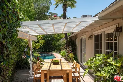 3931 Woodcliff Rd, Sherman Oaks, CA 91403 - Photo 22