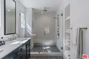 560 S Bronson Ave, Los Angeles, CA 90004 - Photo 46