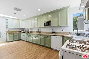 7501 Earldom Ave, Playa del Rey, CA 90293 - Photo 8