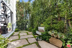 2124 Narcissus Ct, Venice, CA 90291 - Photo 12