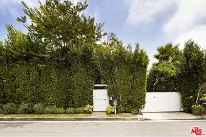 228 S Anita Ave, Los Angeles, CA 90049 - Photo 2