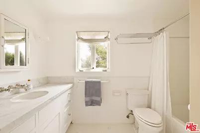 228 S Anita Ave, Los Angeles, CA 90049 - Photo 30