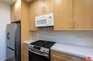 5135 Zelzah Ave, Encino, CA 91316 - Photo 8