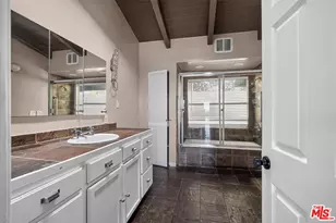 8207 Mulholland Dr, Los Angeles, CA 90046 - Photo 14