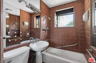 8207 Mulholland Dr, Los Angeles, CA 90046 - Photo 32