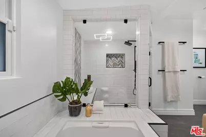 14348 Roblar Pl, Sherman Oaks, CA 91423 - Photo 18