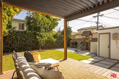 2410 Exposition Pl, Los Angeles, CA 90018 - Photo 18