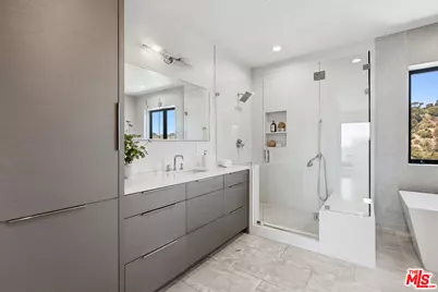 8184 Mannix Dr, Los Angeles, CA 90046 - Photo 36