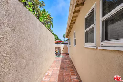 7203 Earldom Ave, Los Angeles, CA 90293 - Photo 36