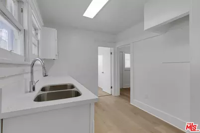 372 W 11th St, Los Angeles, CA 90015 - Photo 14