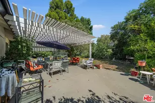 20447 Robert Pl, Woodland Hills, CA 91364 - Photo 16