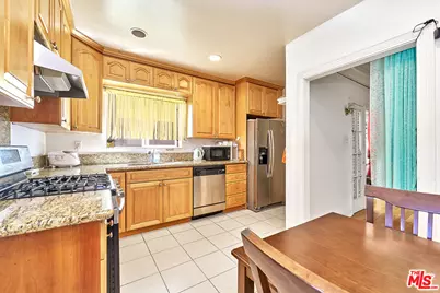 810 S Norton Ave, Los Angeles, CA 90005 - Photo 14