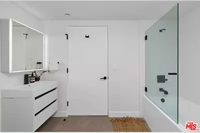 4506 Dockweiler St #203, Los Angeles, CA 90019 - Photo 4