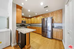 722 S Oxford Ave, Los Angeles, CA 90005 - Photo 24
