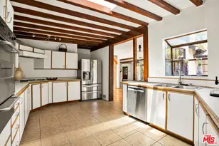 2030 Benedict Canyon Drive, Los Angeles, CA 90210 - Photo 16