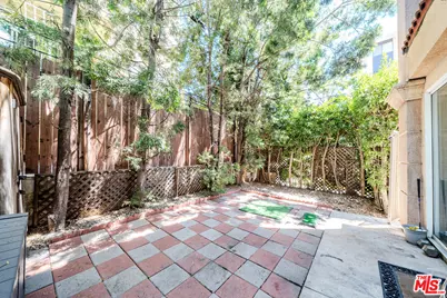 456 Shatto Pl #18, Los Angeles, CA 90020 - Photo 2