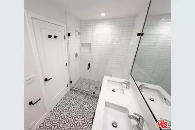 8723 Lookout Mountain Ave, Los Angeles, CA 90046 - Photo 18