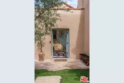2414 4th Ave, Los Angeles, CA 90018 - Photo 2