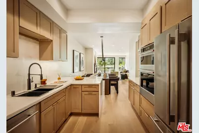 10551 Wilshire Blvd #403, Los Angeles, CA 90024 - Photo 1