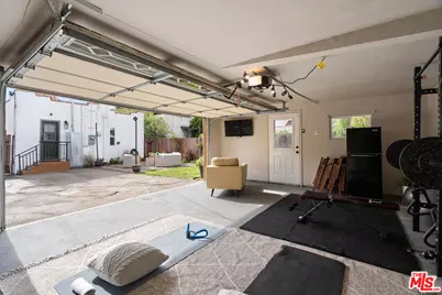607 W 111th Pl, Los Angeles, CA 90044 - Photo 40