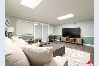 942 S Bronson Ave, Los Angeles, CA 90019 - Photo 2