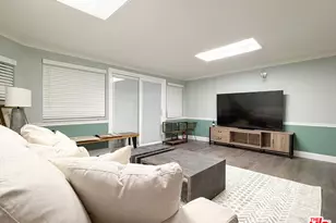 942 S Bronson Ave, Los Angeles, CA 90019 - Photo 2