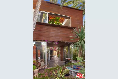 927 Amoroso, Venice, CA 90291 - Photo 2