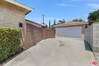 19803 Bassett St, Los Angeles, CA 91306 - Photo 22