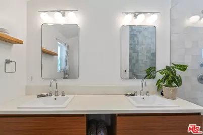23023 Gainford St, Los Angeles, CA 91364 - Photo 24