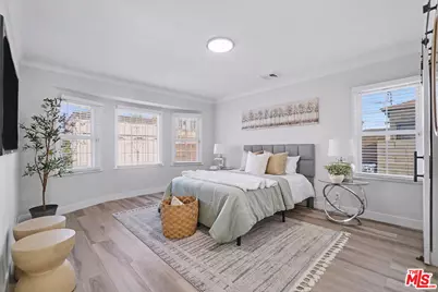 10022 S Manhattan Pl, Los Angeles, CA 90047 - Photo 14